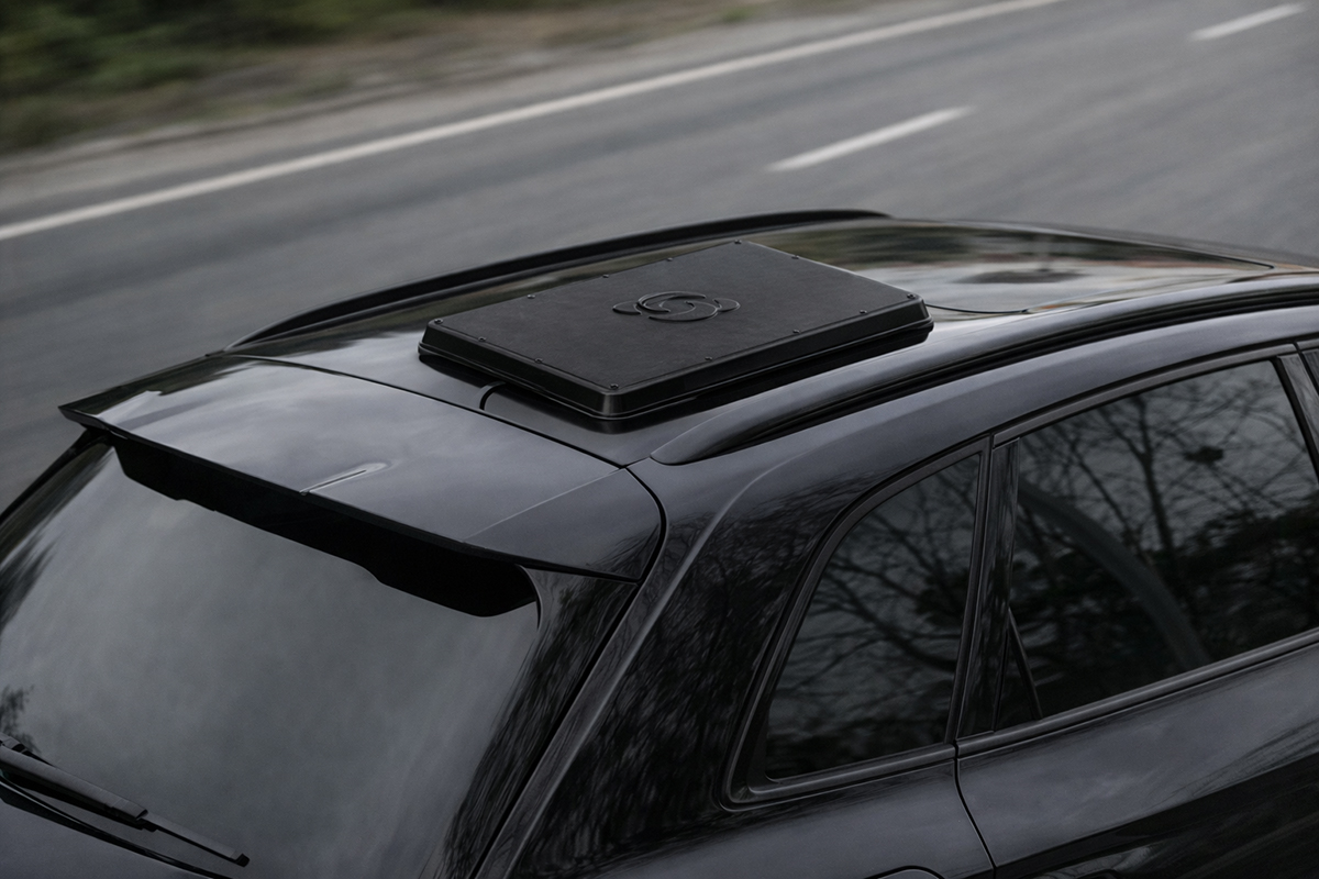 Старлінк на даху автомобіля